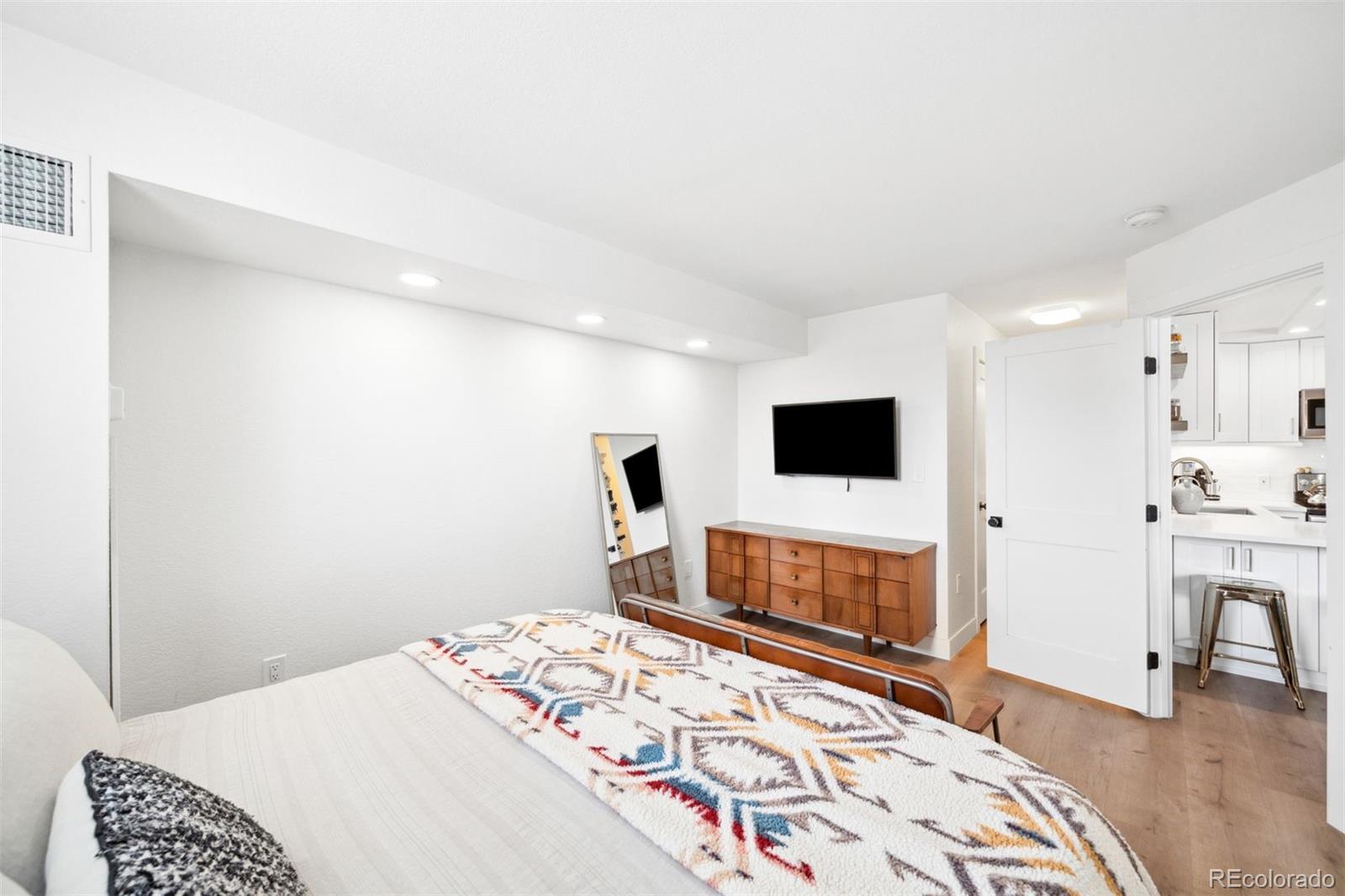 601 W 11th Avenue Unit: 807