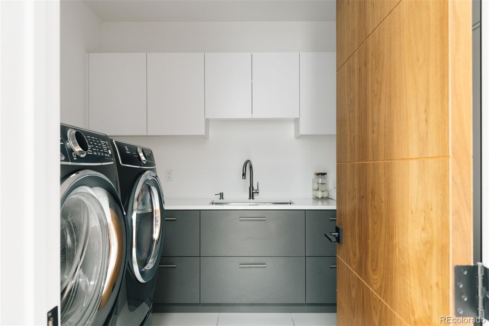 164 S Fairfax Street