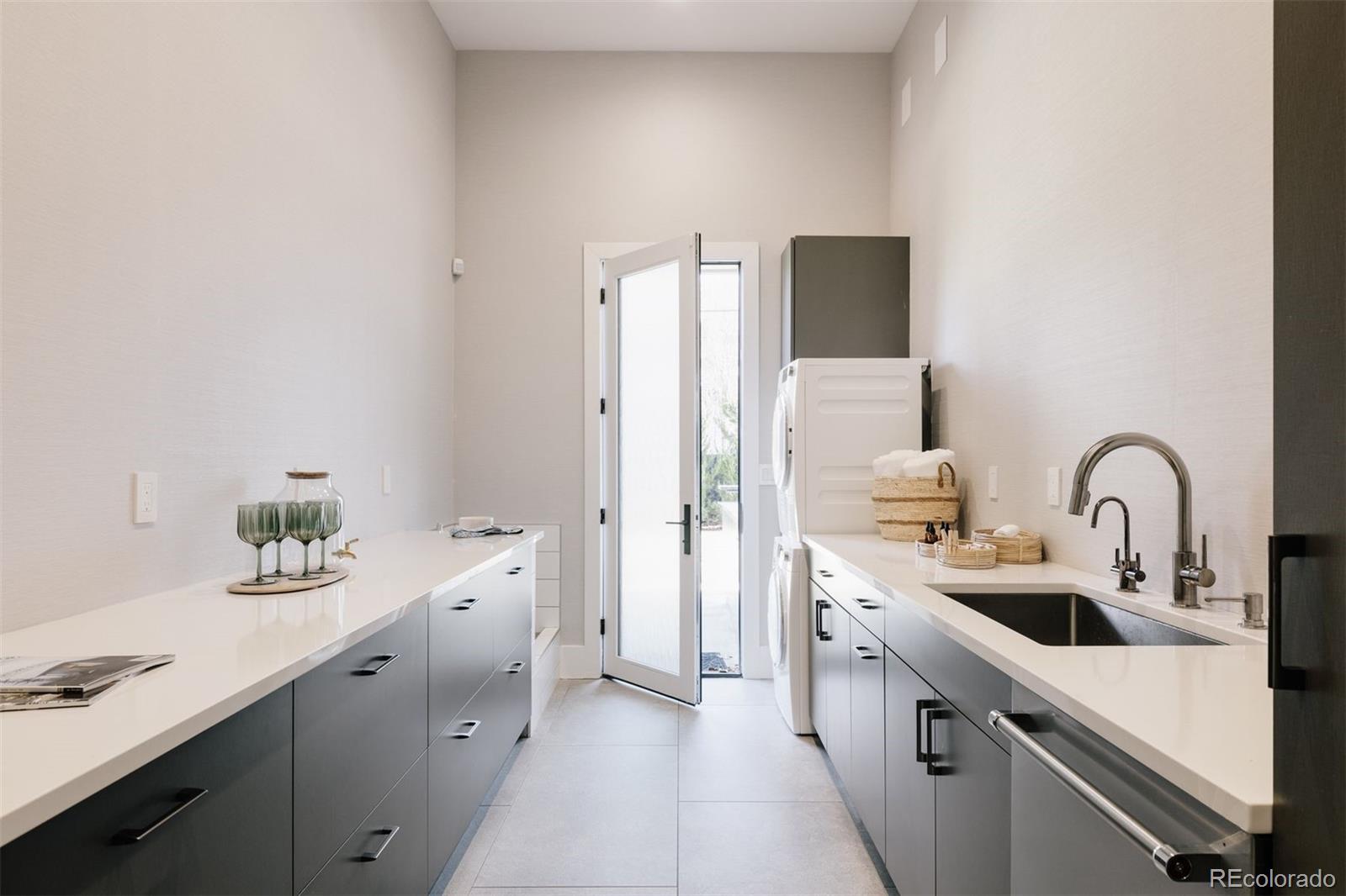 164 S Fairfax Street