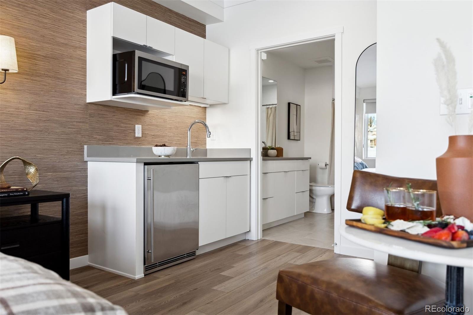 261 W Meadow Mile Unit: 1