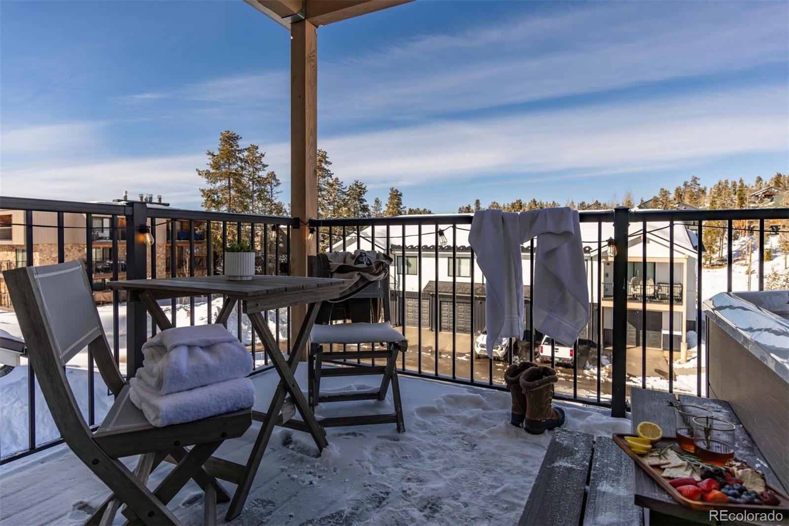 261 W Meadow Mile Unit: 1