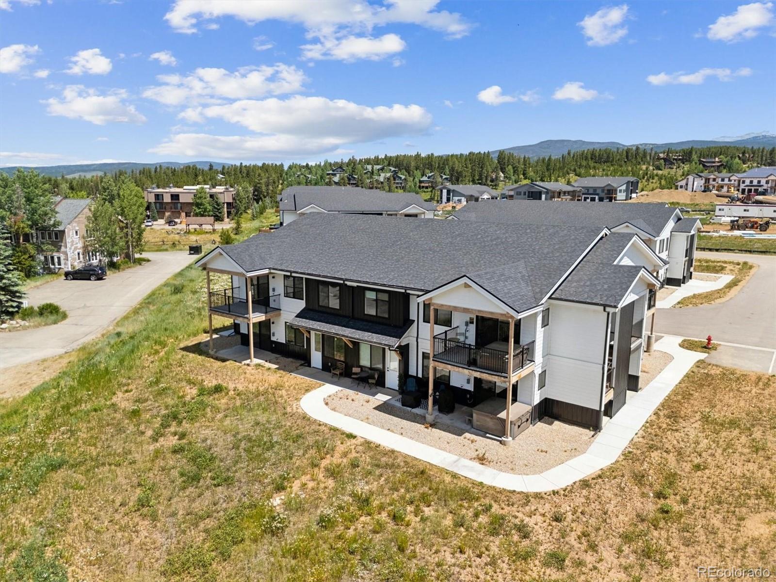 261 W Meadow Mile Unit: 1