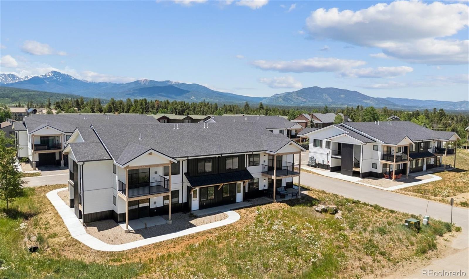 261 W Meadow Mile Unit: 1