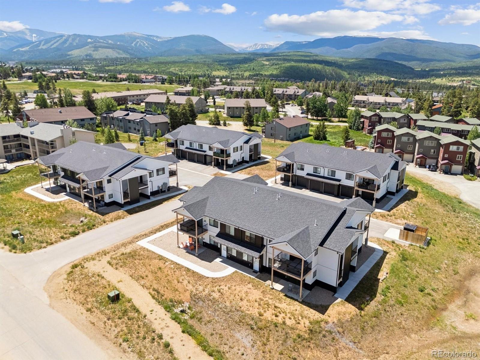 261 W Meadow Mile Unit: 1