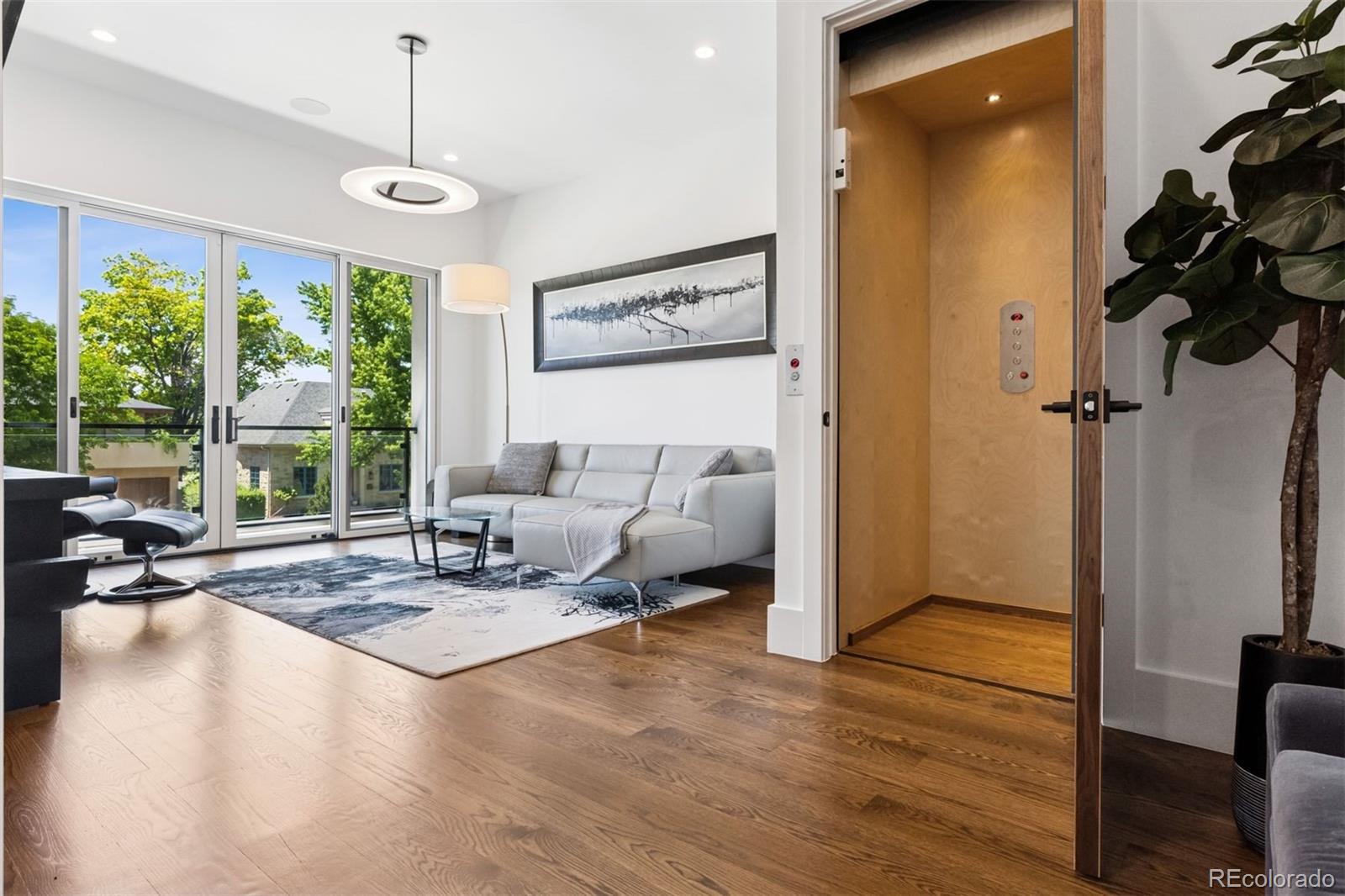 164 S Fairfax Street
