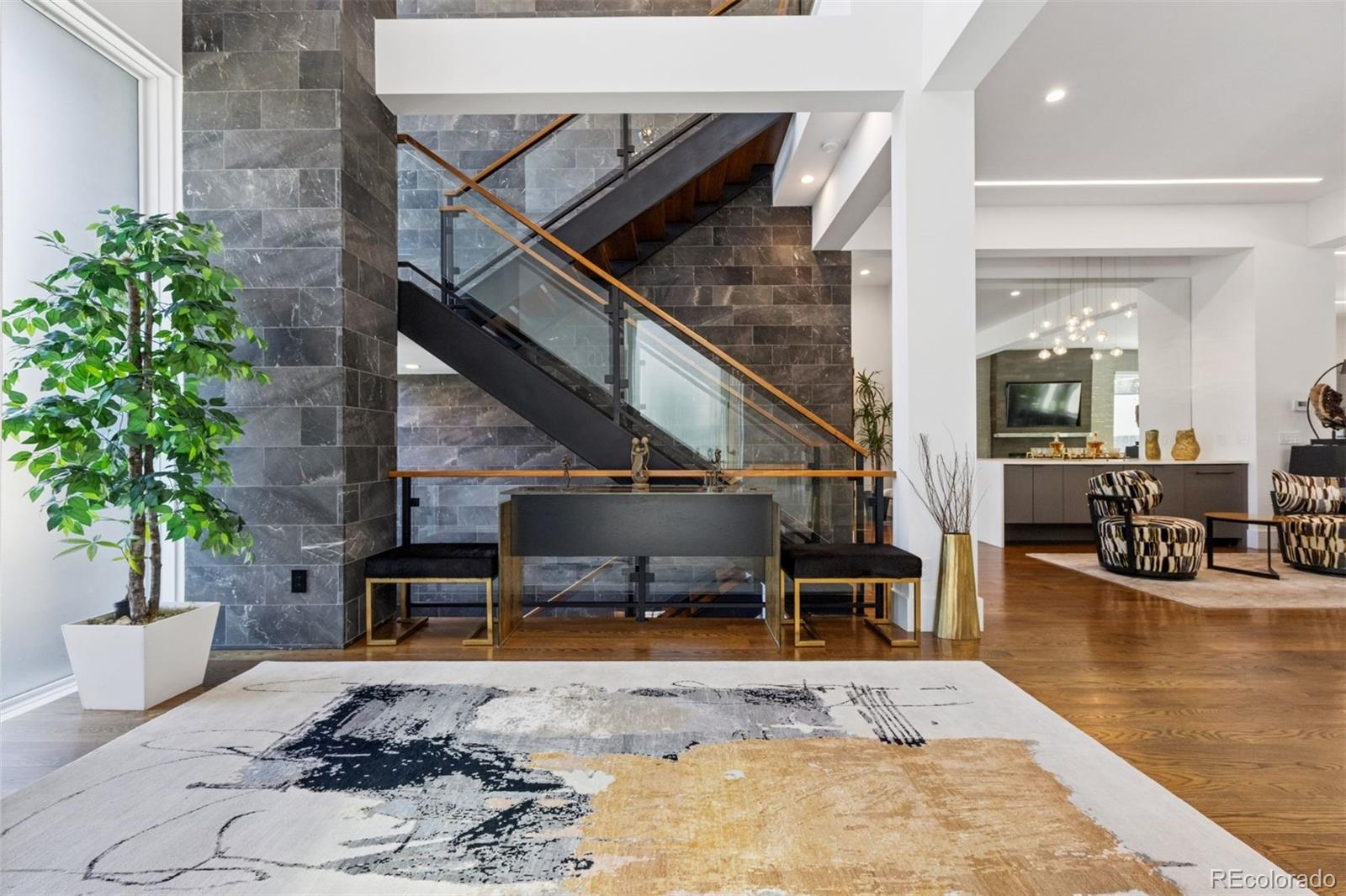164 S Fairfax Street