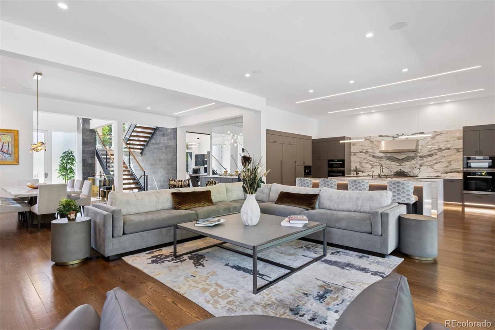164 S Fairfax Street
