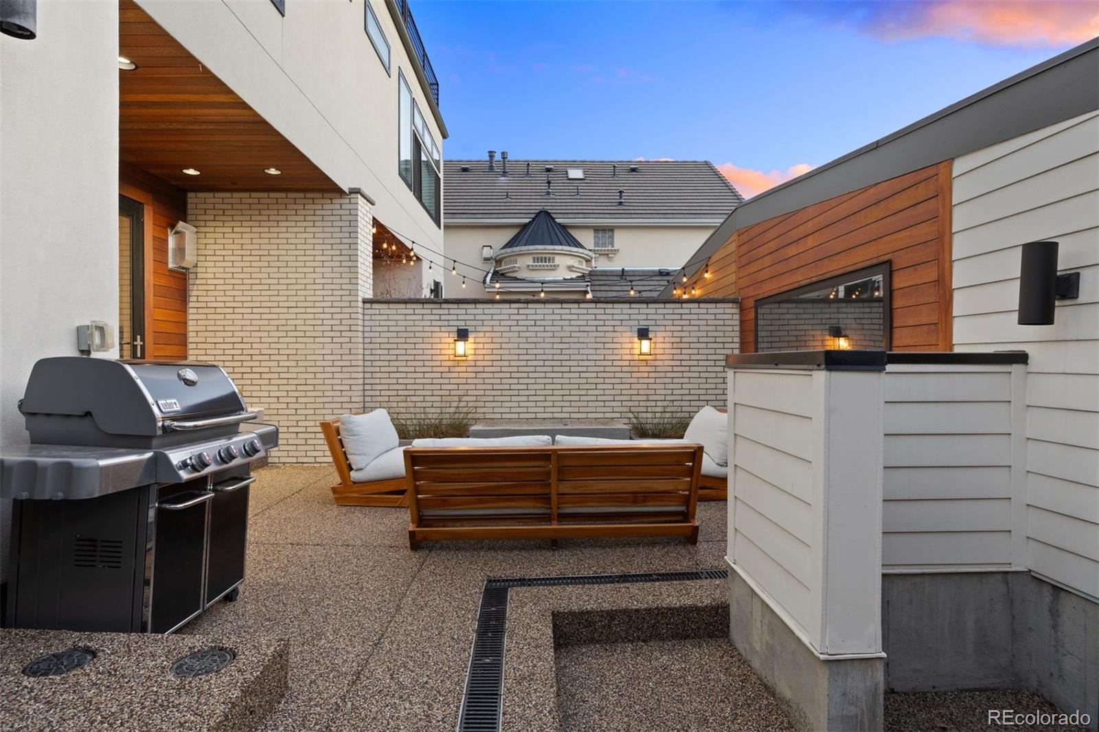 553 Monroe Street