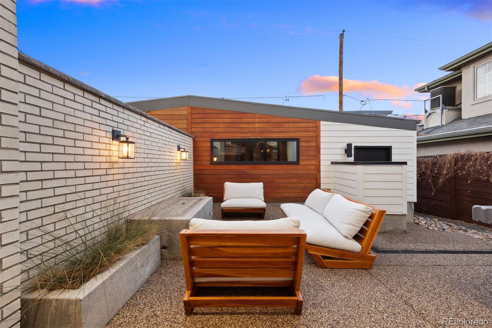 553 Monroe Street