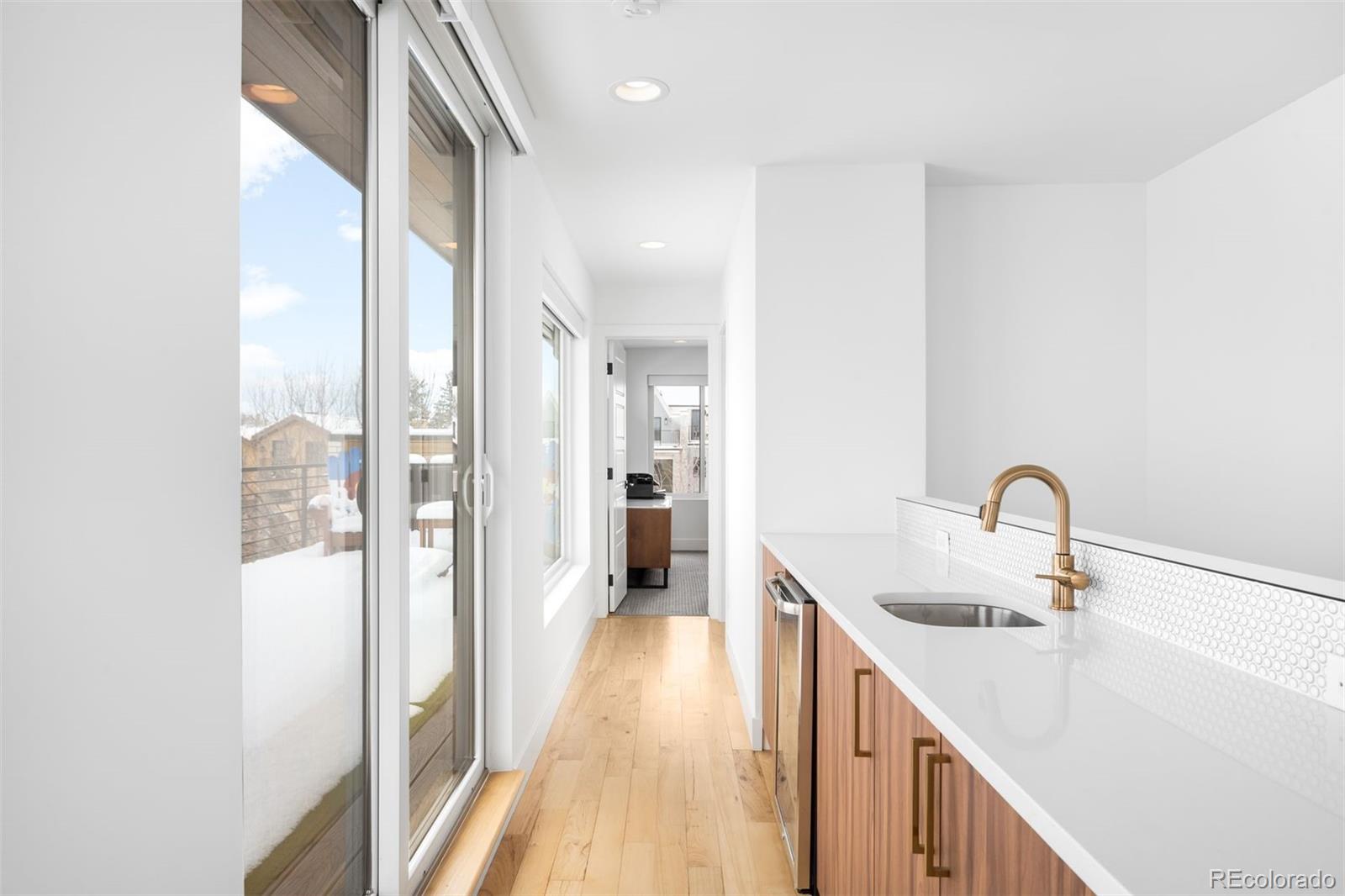 553 Monroe Street