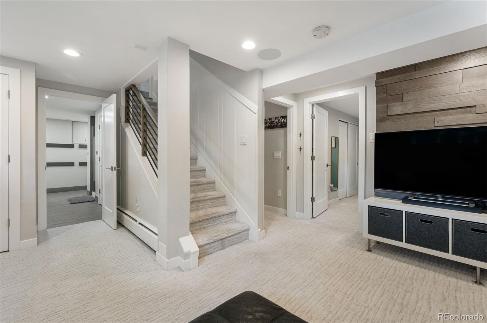 2471 S Jasmine Place