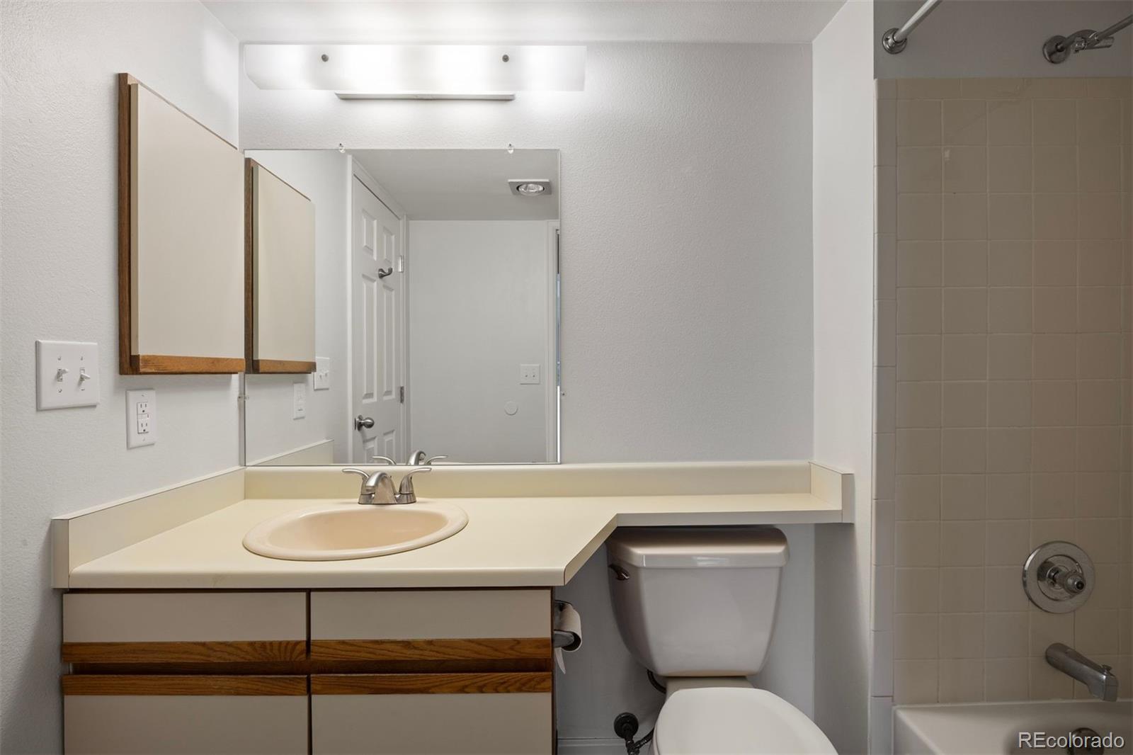 4899 S Dudley Street Unit: 10H