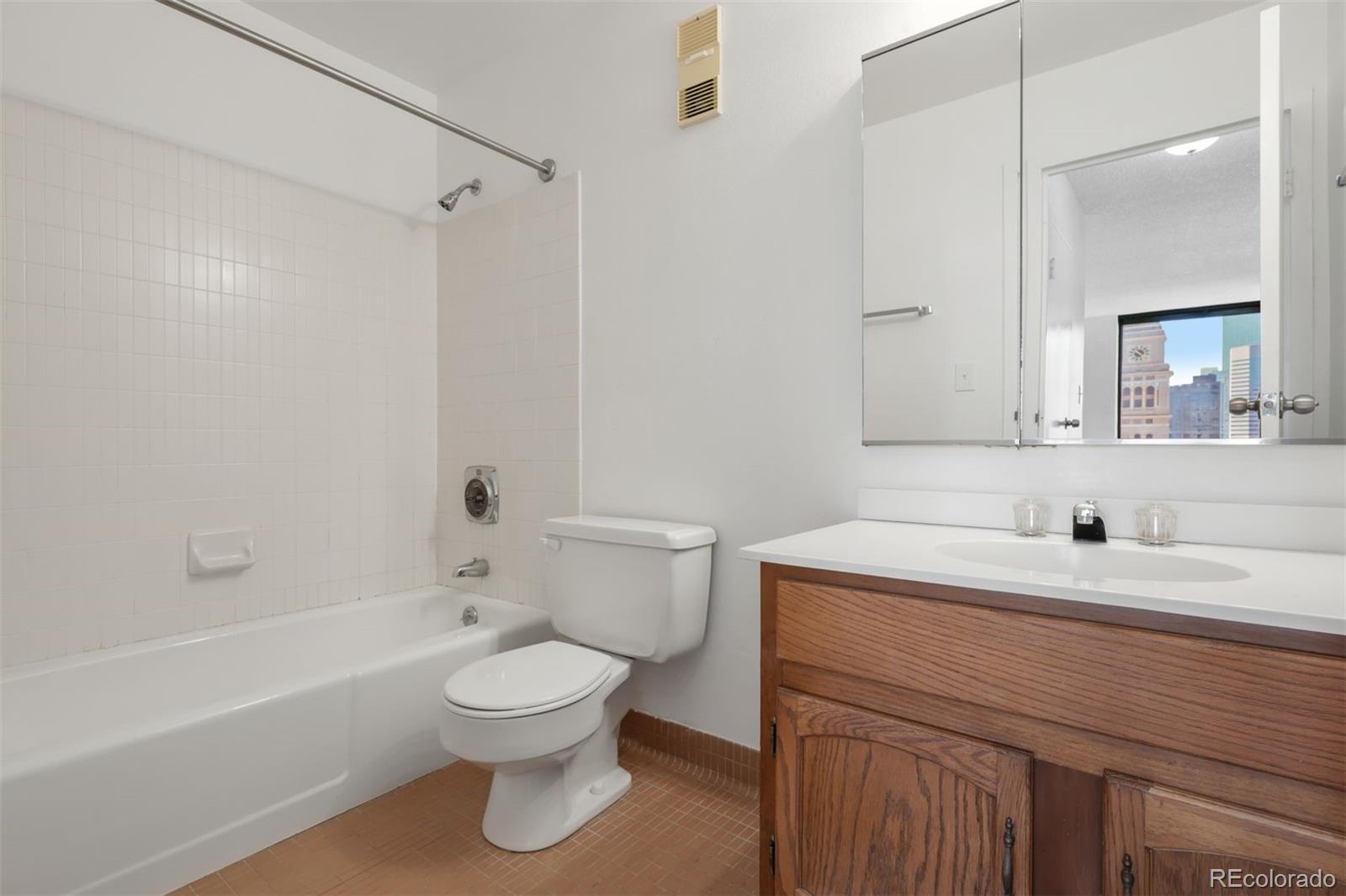 1625 Larimer Street Unit: 2004