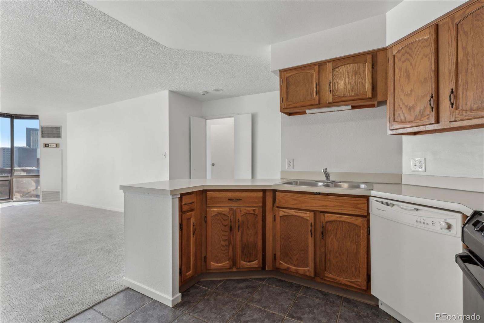 1625 Larimer Street Unit: 2004