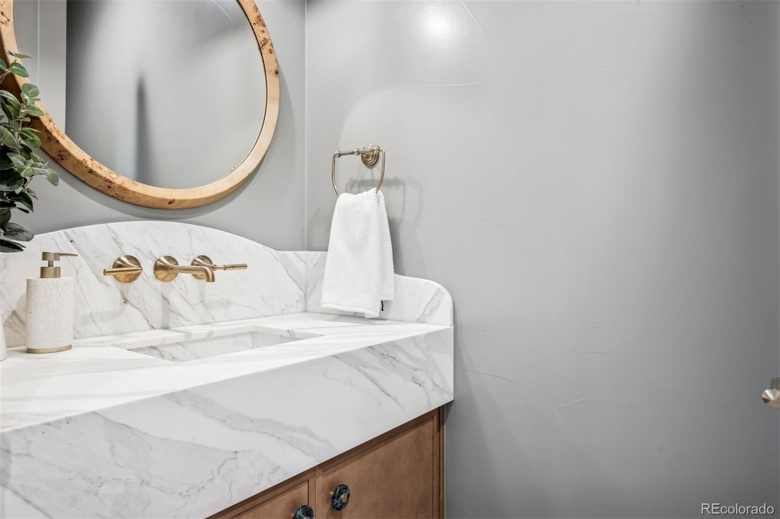 400 S Steele Street Unit: 63