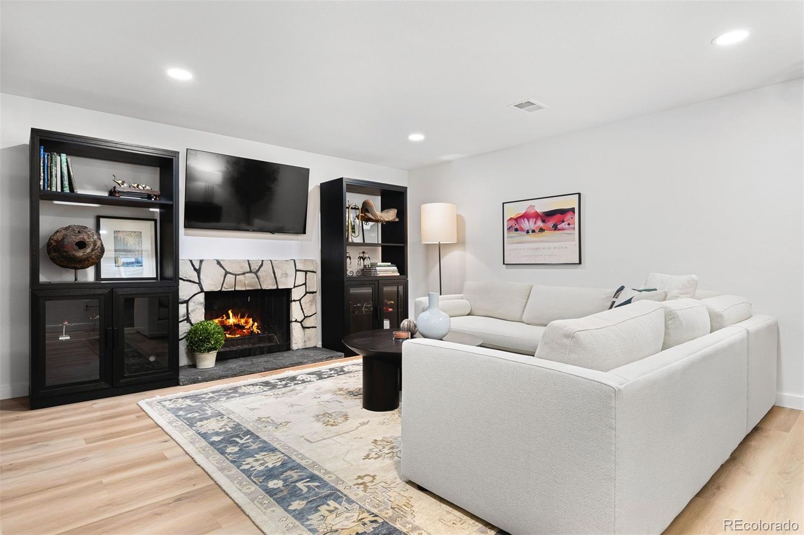 4202 E Maplewood Way