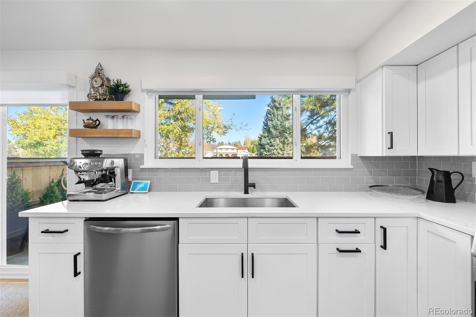 4202 E Maplewood Way