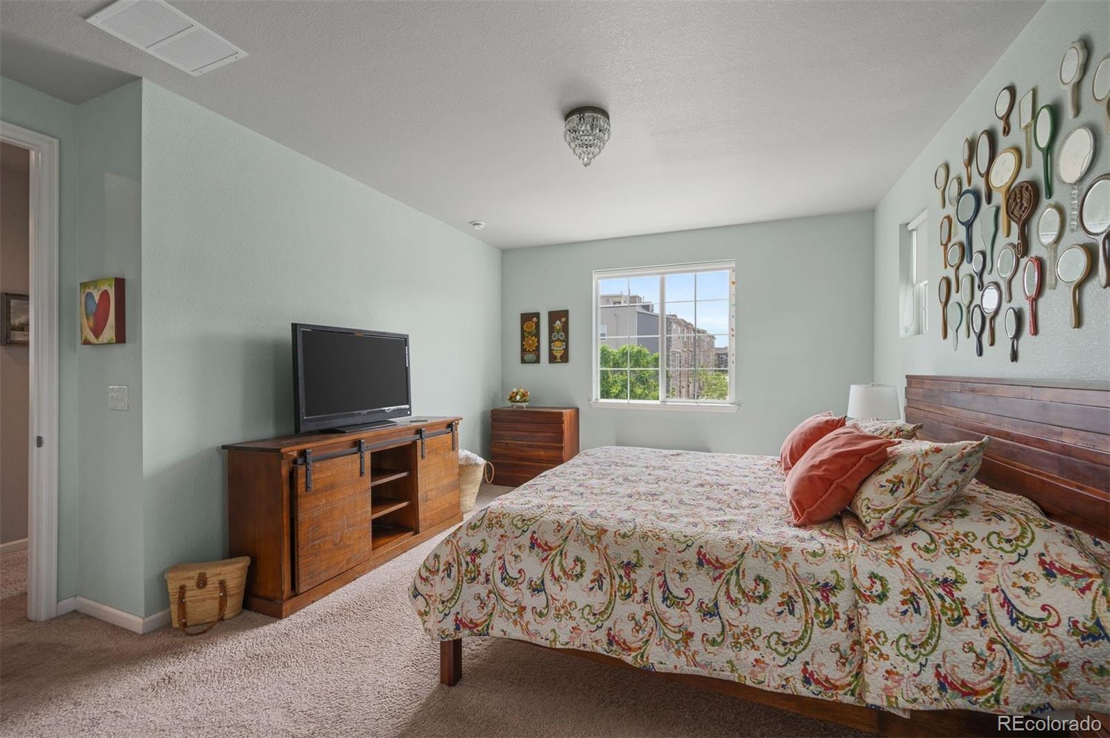 560 E Fremont Place
