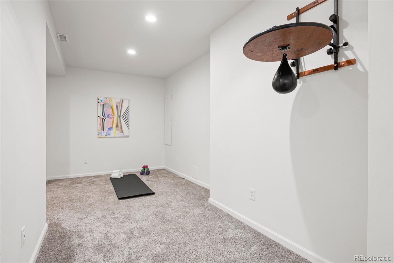 7602 E 8th Place
