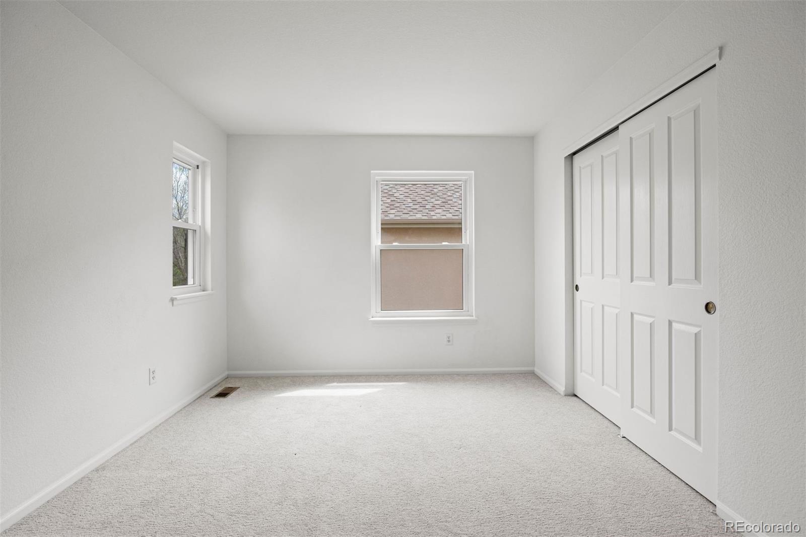 7602 E 8th Place