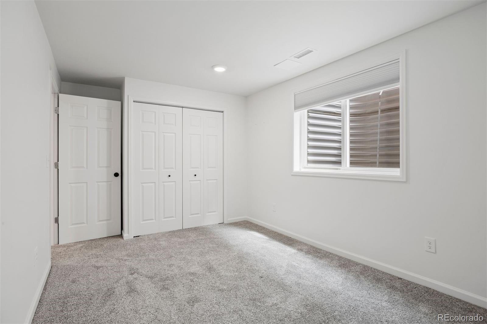 7602 E 8th Place