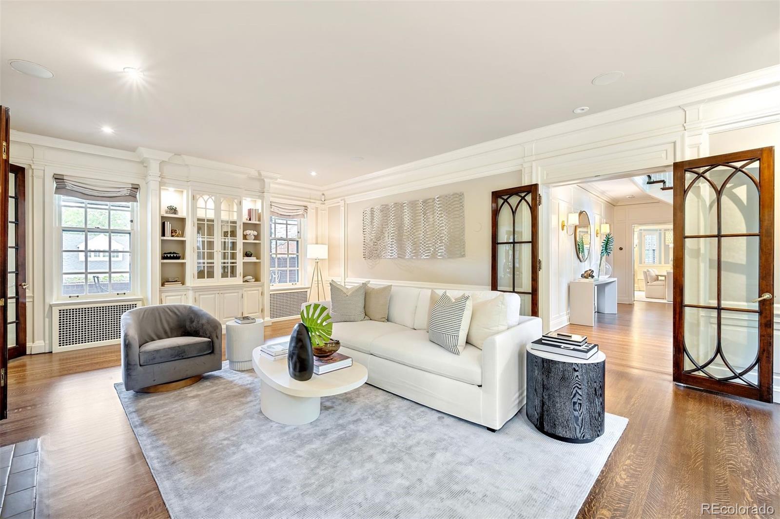 869 Vine Street