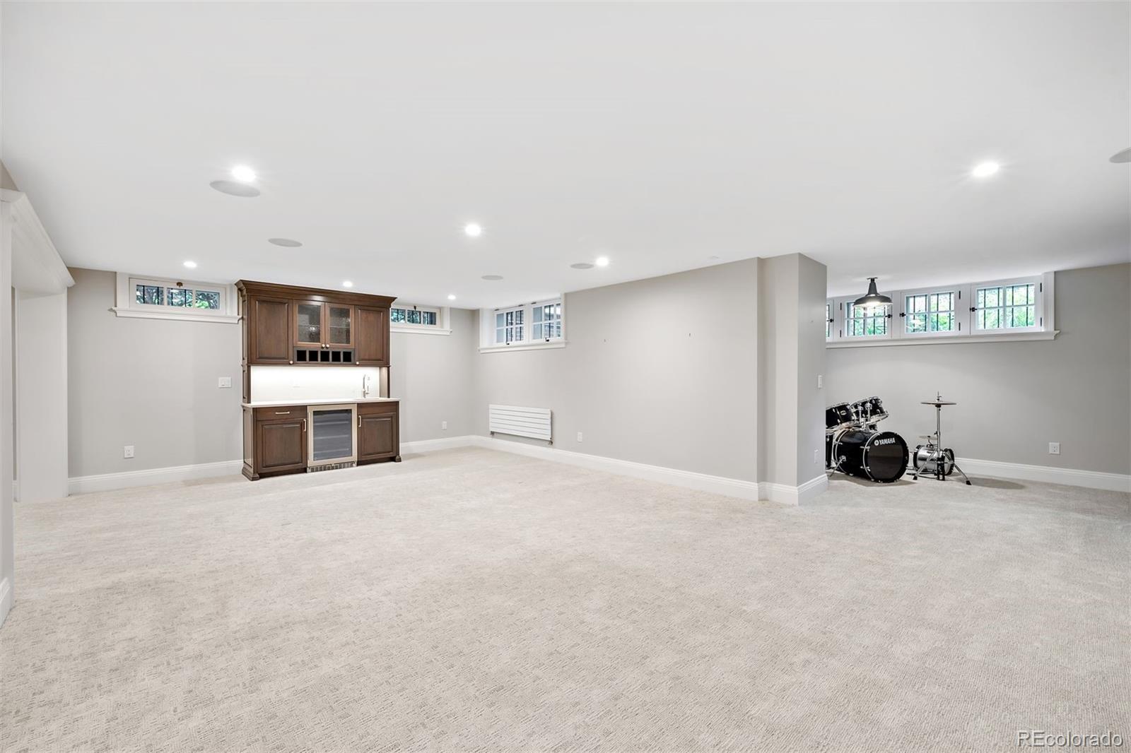 869 Vine Street