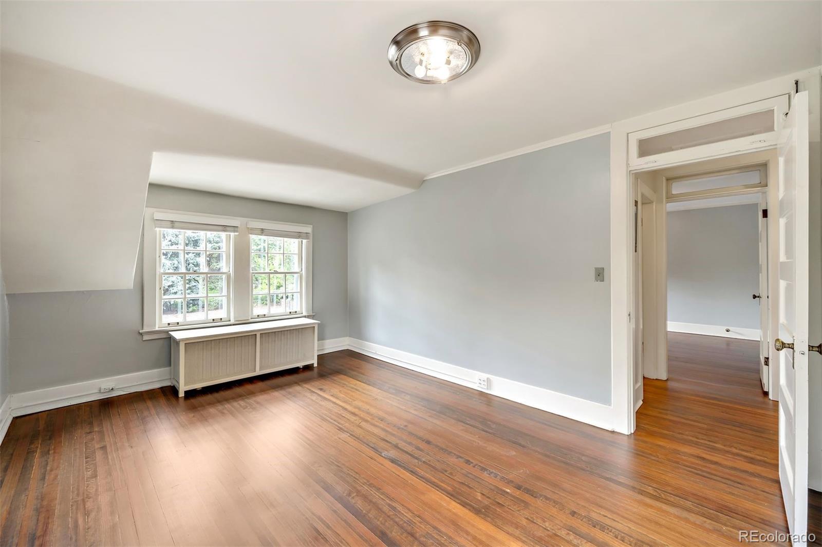869 Vine Street