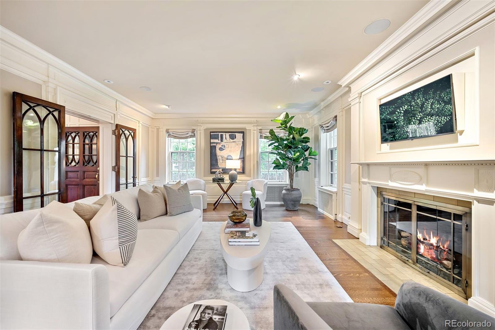 869 Vine Street