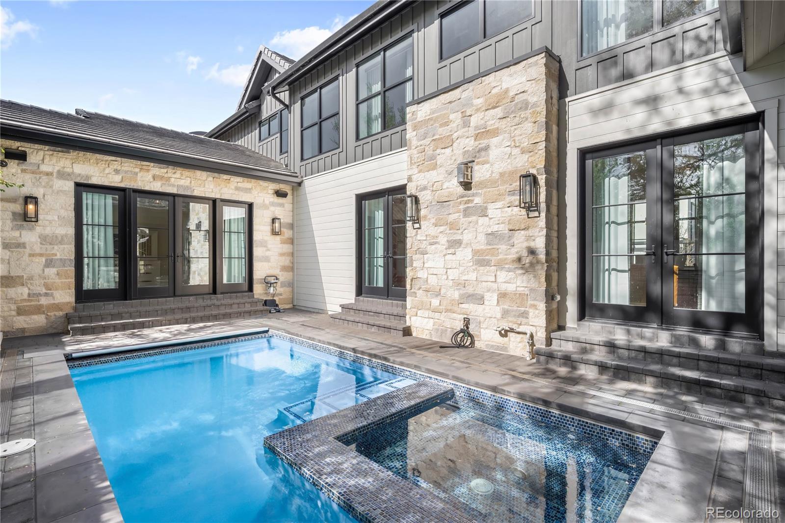 2821 E Cedar Avenue Unit: 2