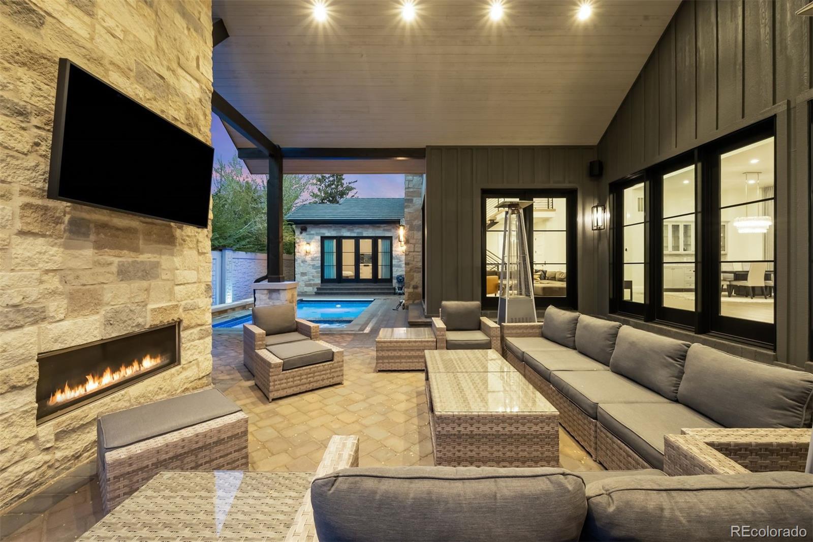 2821 E Cedar Avenue Unit: 2