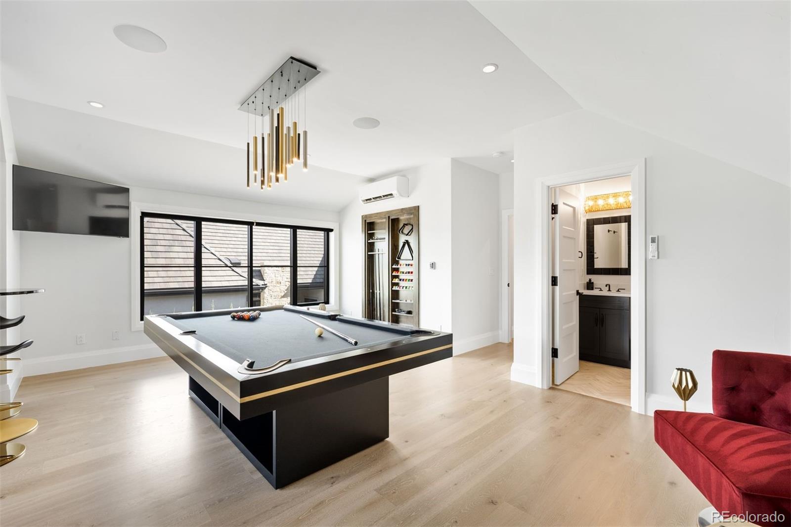 2821 E Cedar Avenue Unit: 2