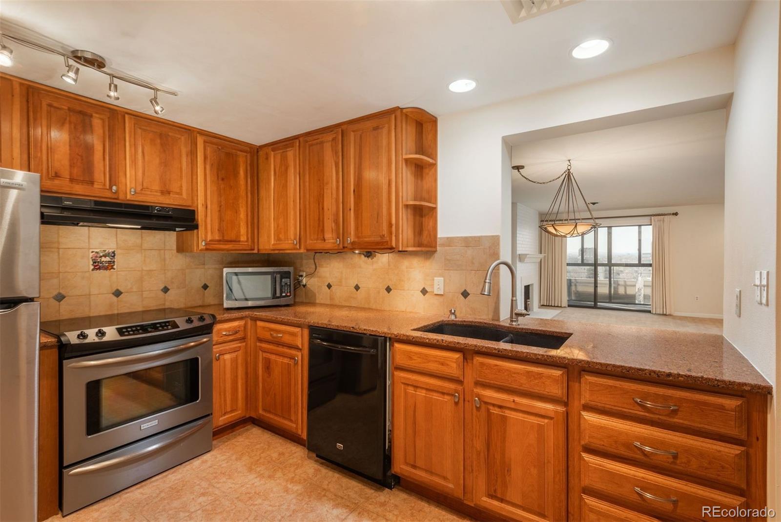 800 N Pearl Street Unit: 702