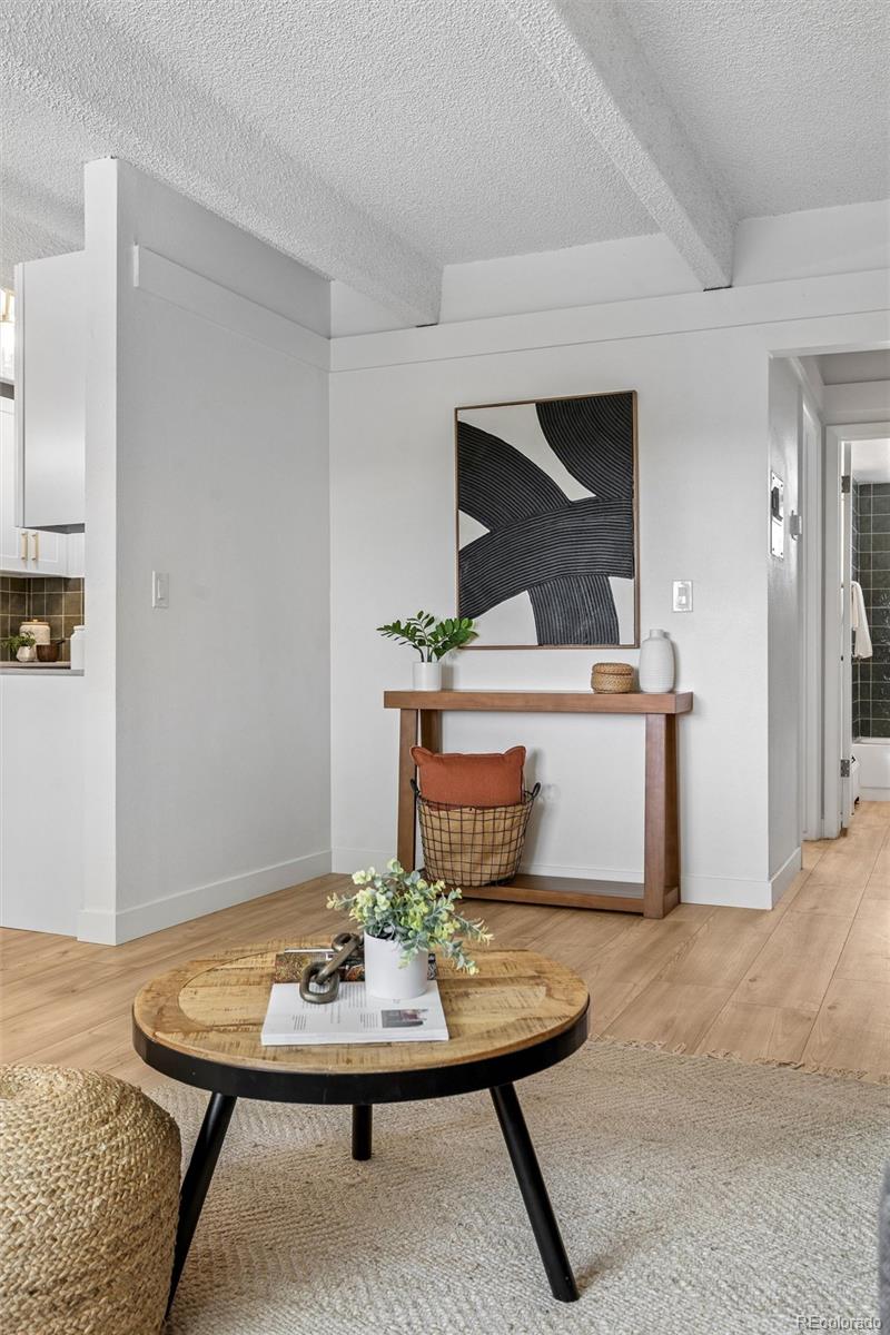800 W Belleview Avenue Unit: 305