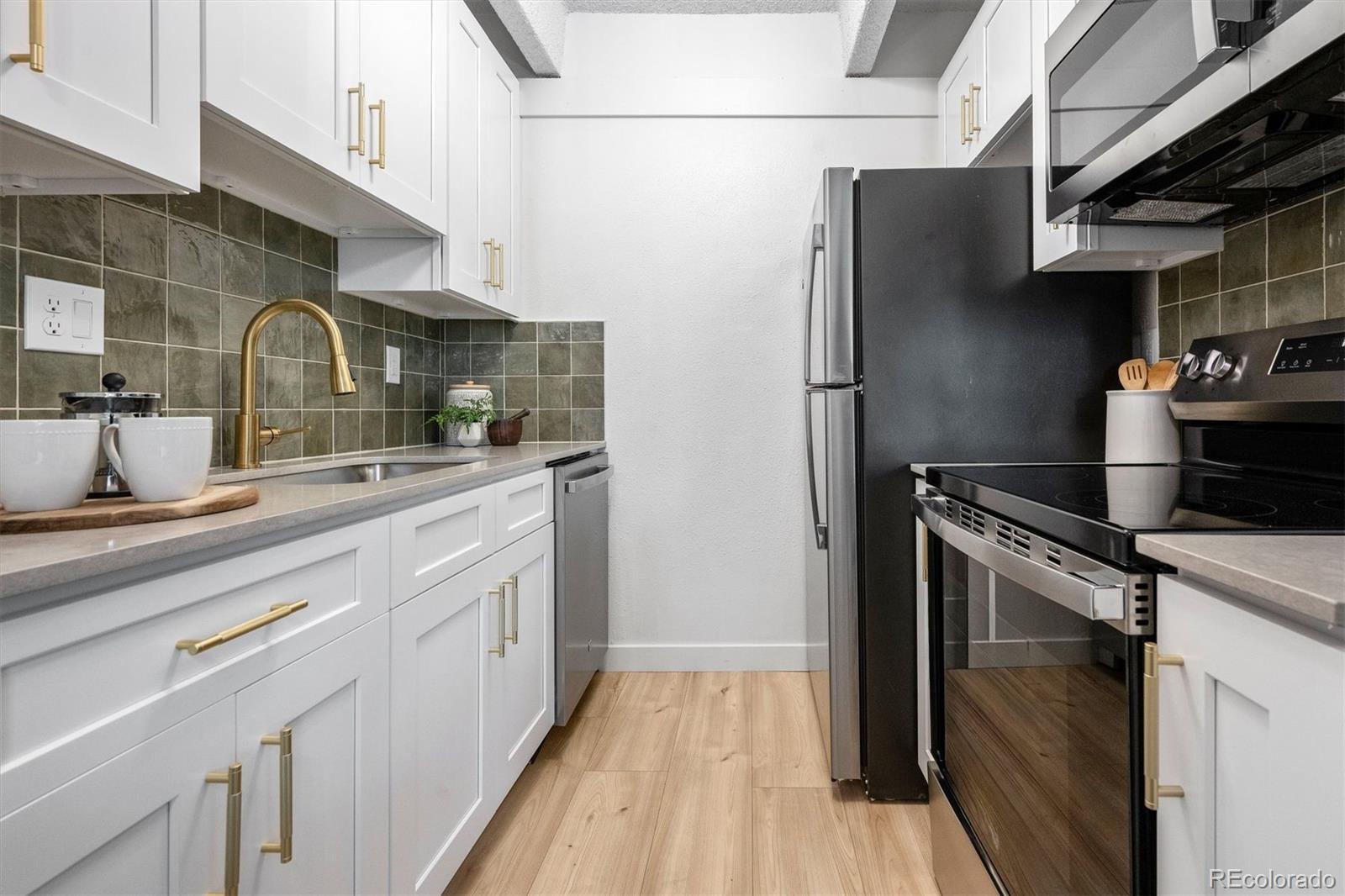 800 W Belleview Avenue Unit: 305