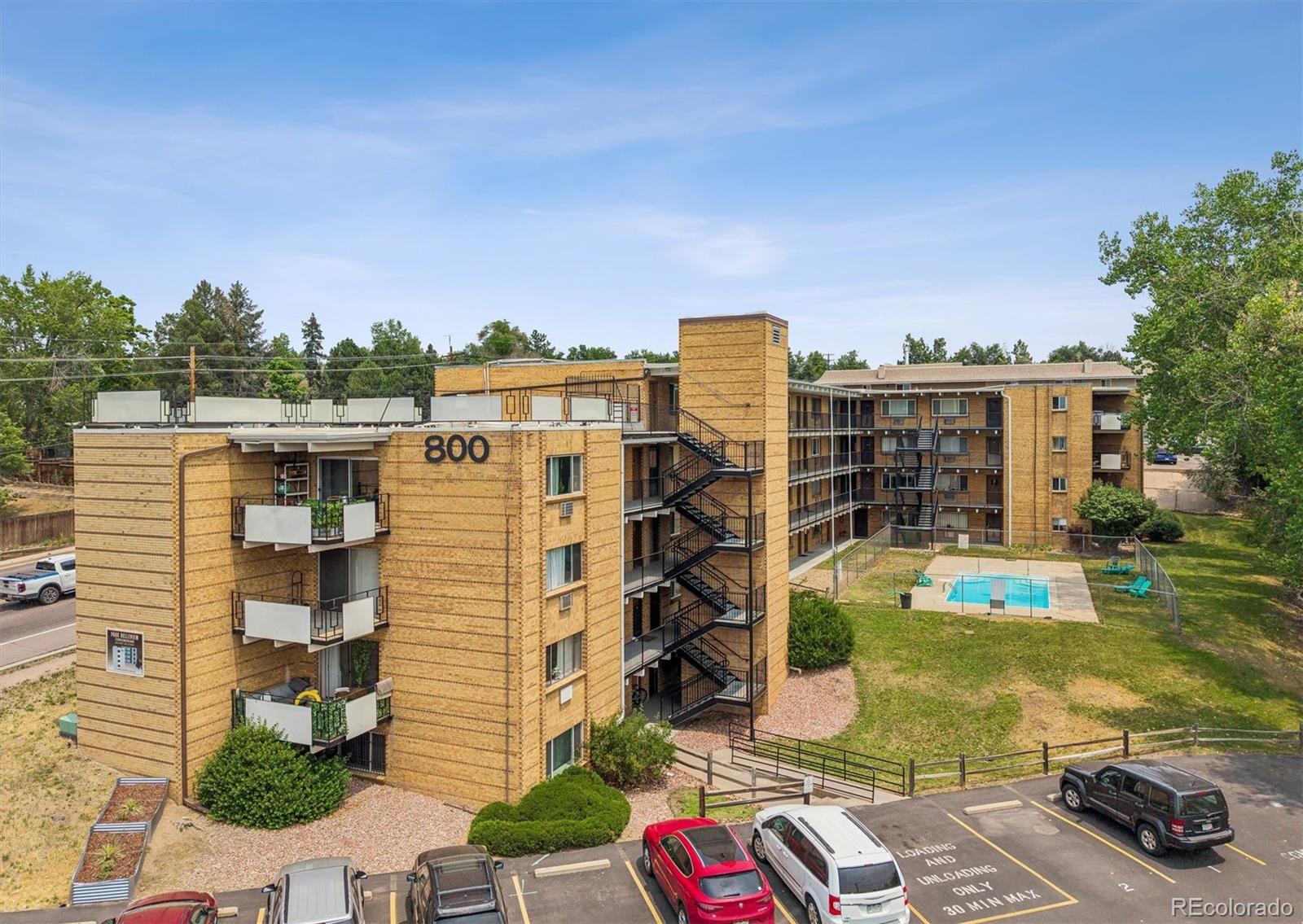 800 W Belleview Avenue Unit: 305