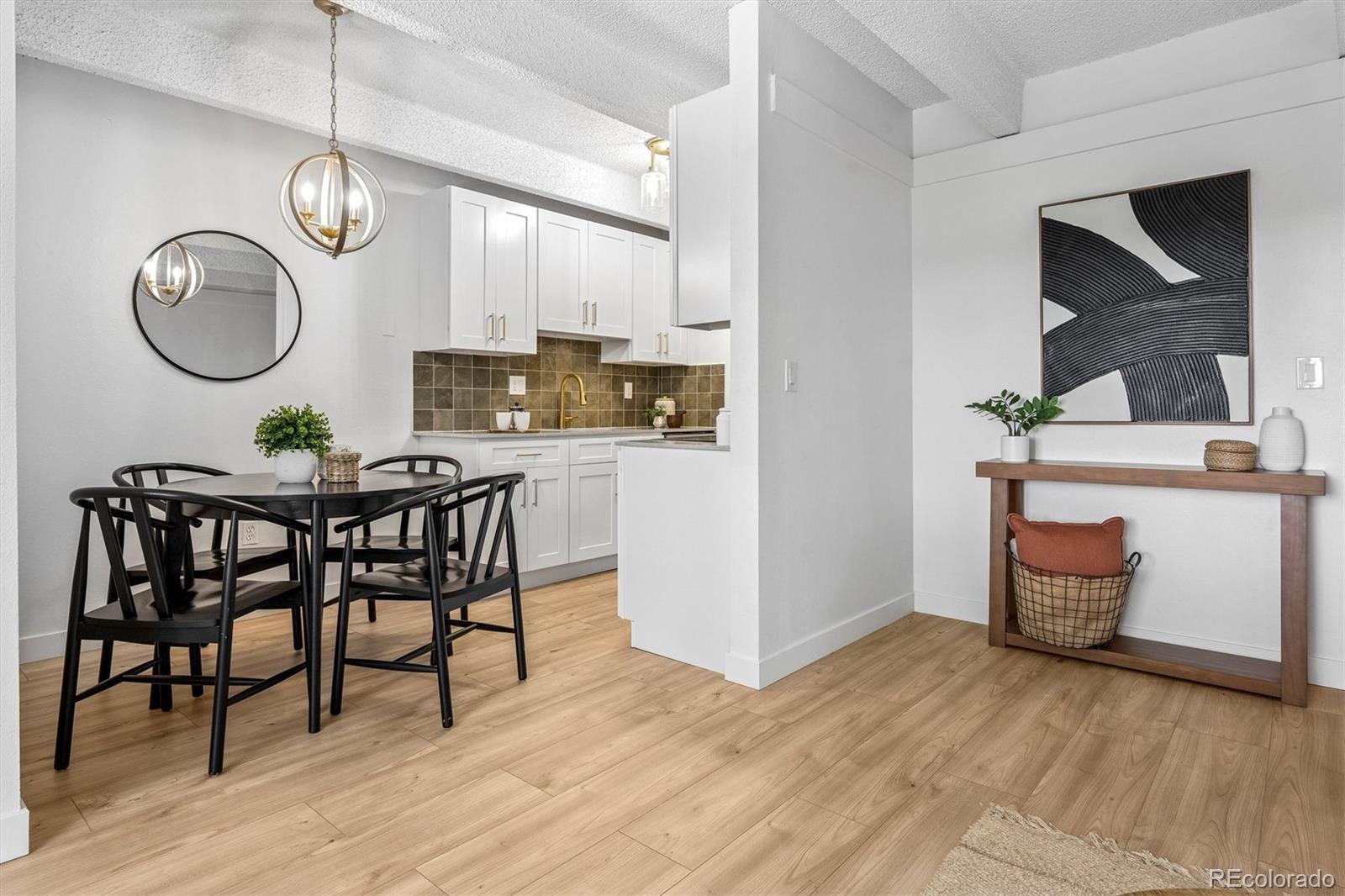 800 W Belleview Avenue Unit: 305