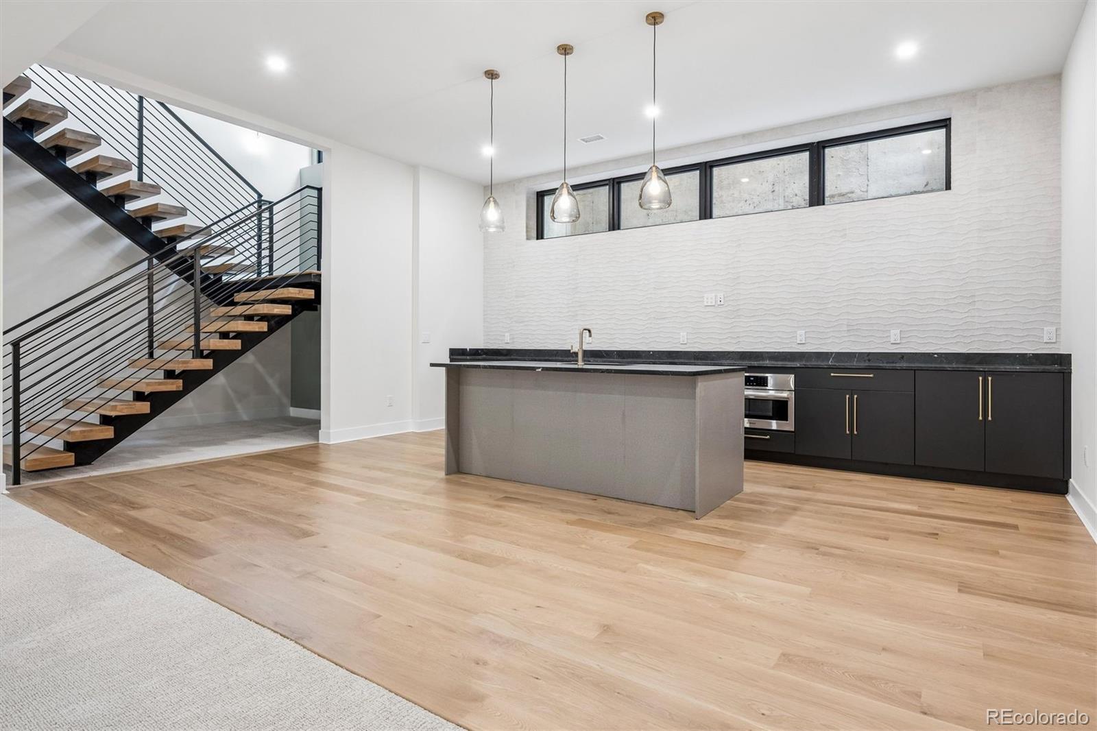 2821 E Cedar Avenue Unit: 12