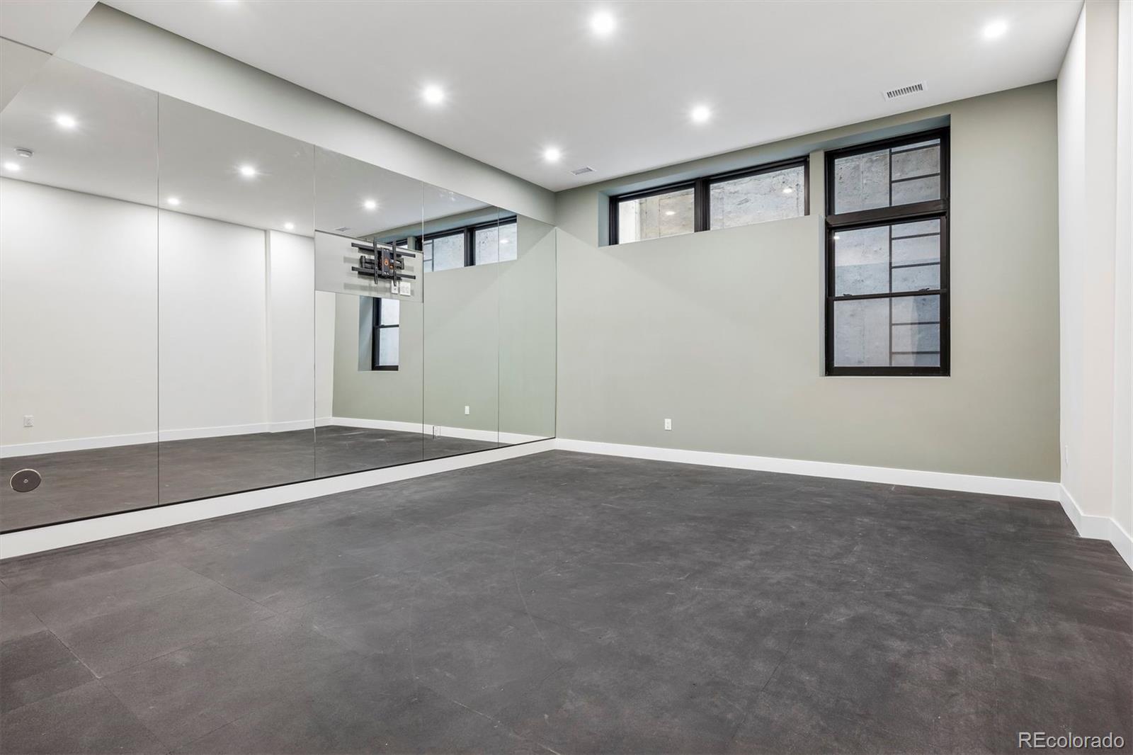 2821 E Cedar Avenue Unit: 12
