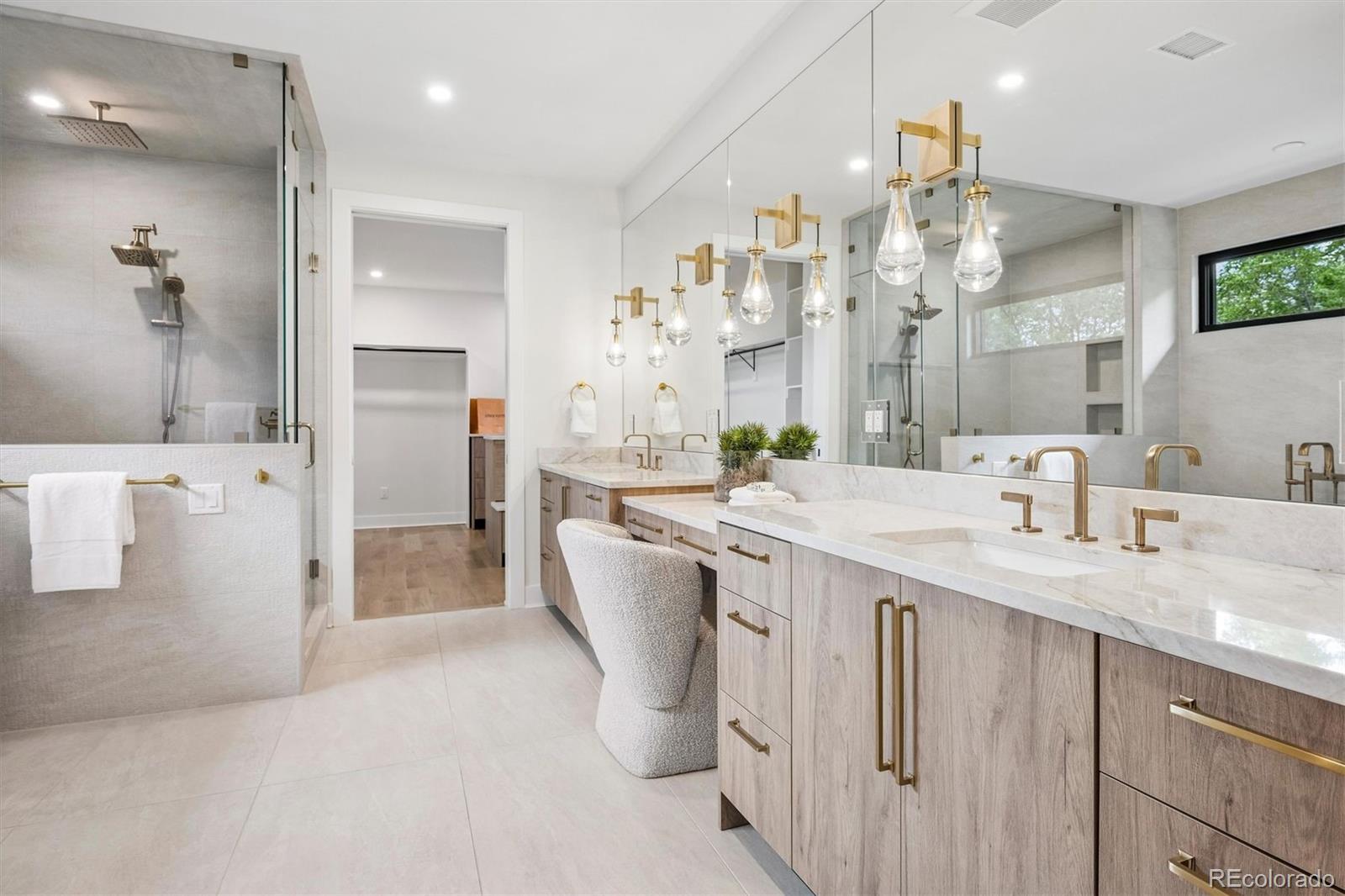 2821 E Cedar Avenue Unit: 12