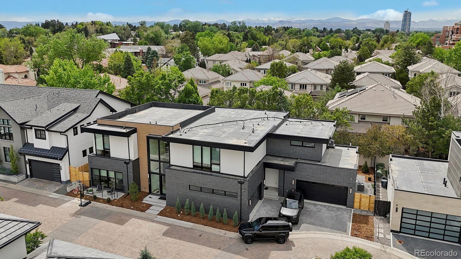 2821 E Cedar Avenue Unit: 12