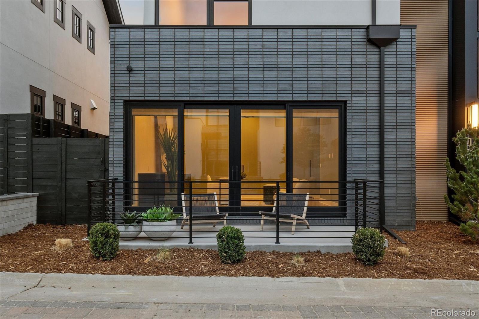 2821 E Cedar Avenue Unit: 12