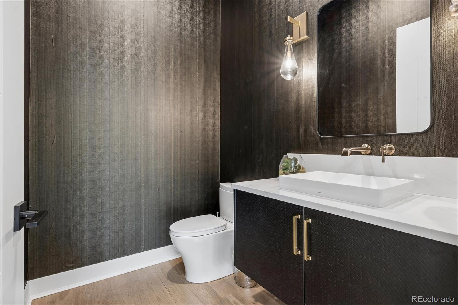 2821 E Cedar Avenue Unit: 12