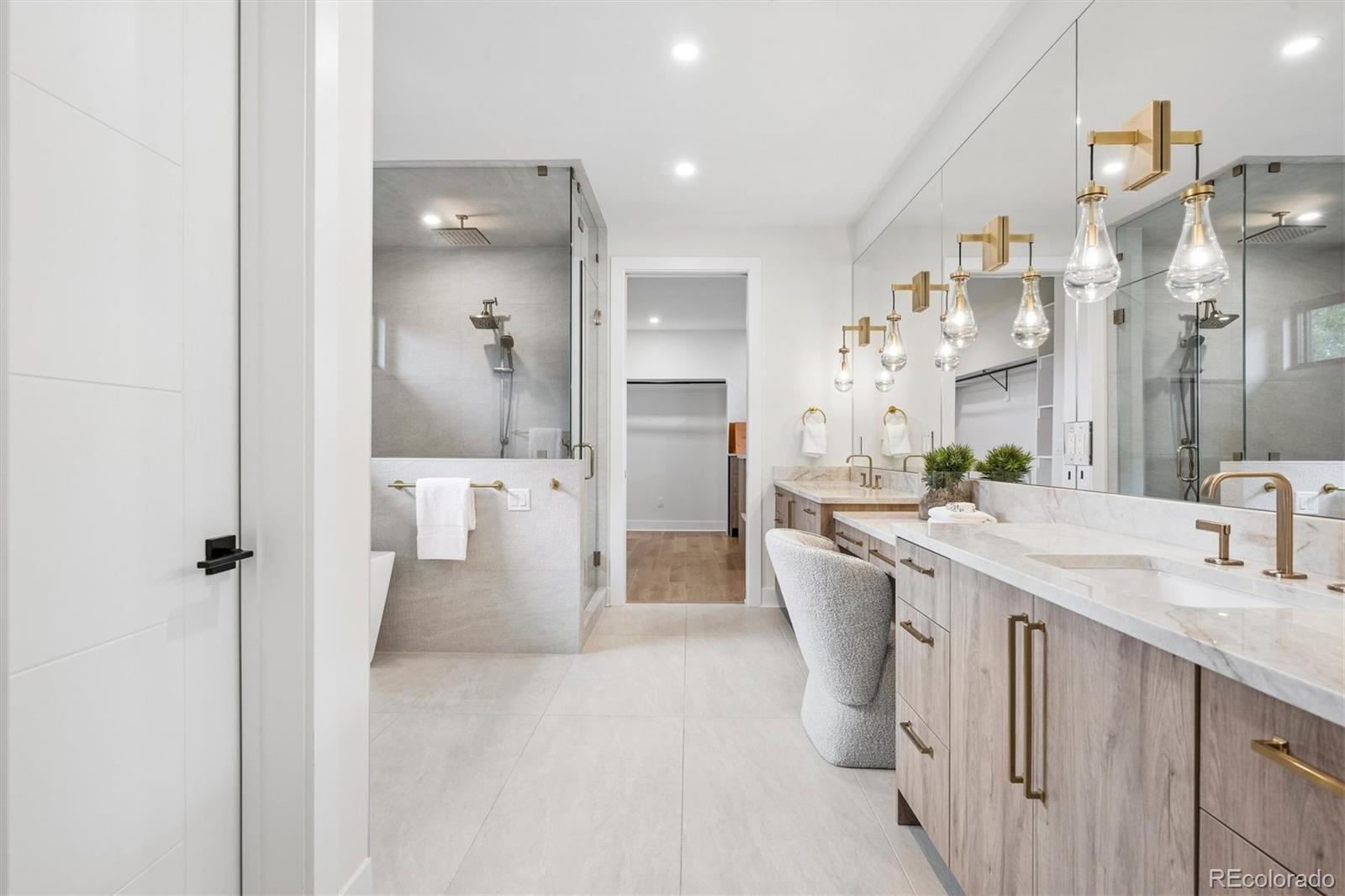 2821 E Cedar Avenue Unit: 12