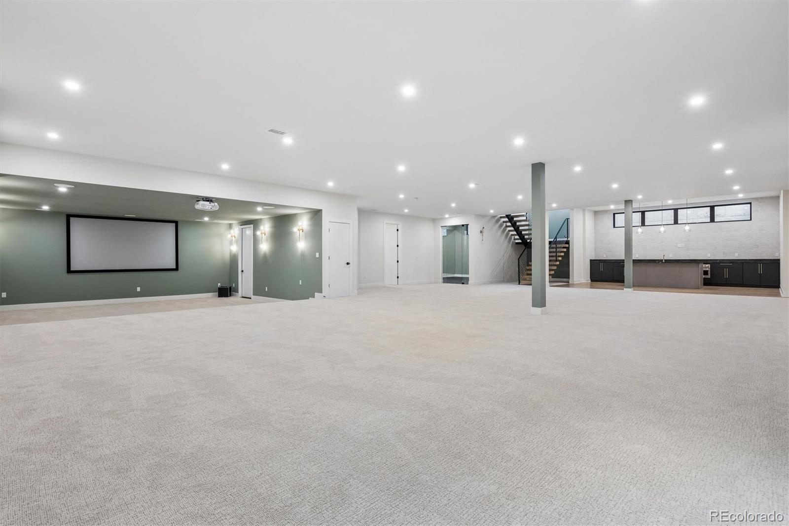 2821 E Cedar Avenue Unit: 12
