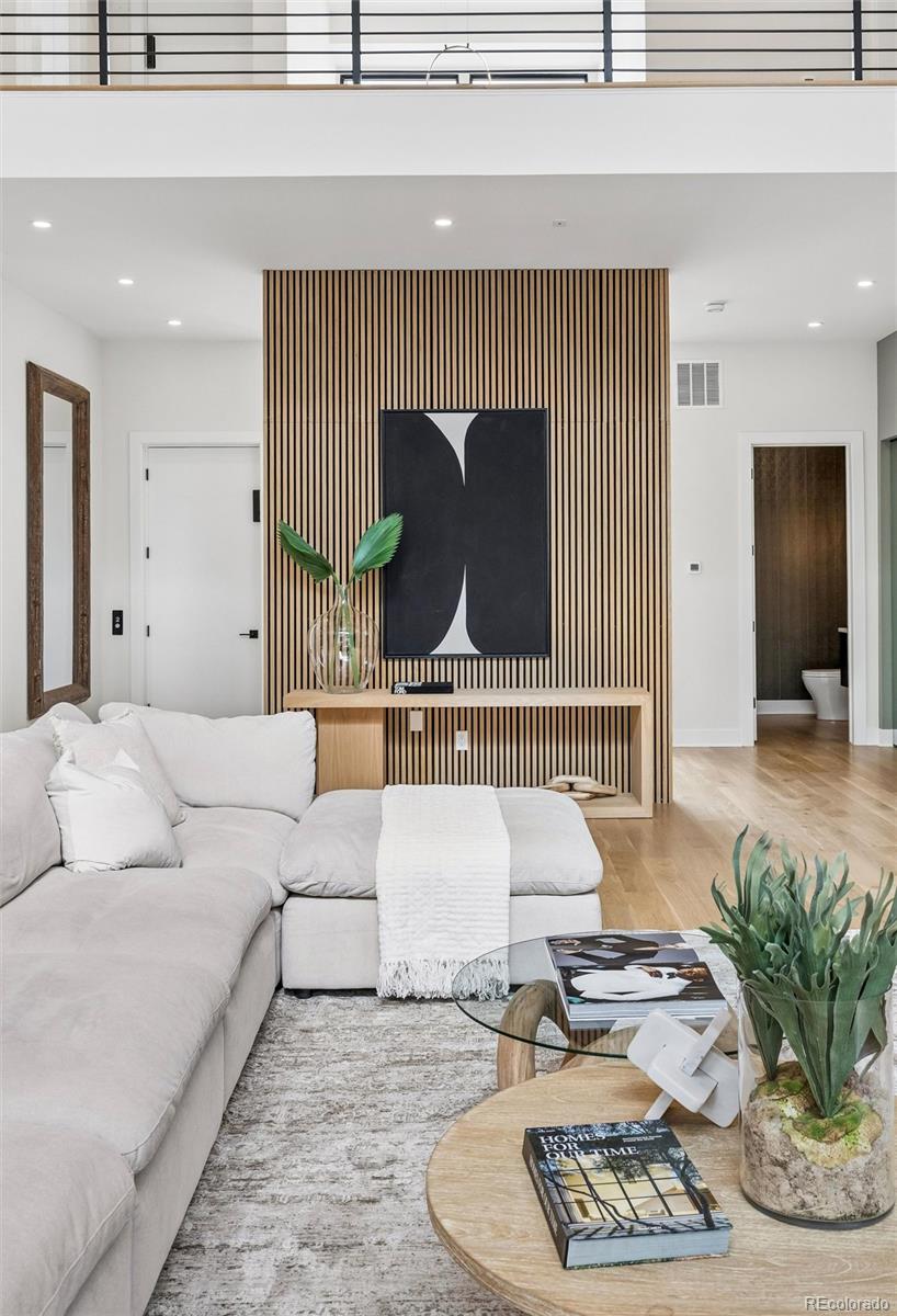 2821 E Cedar Avenue Unit: 12