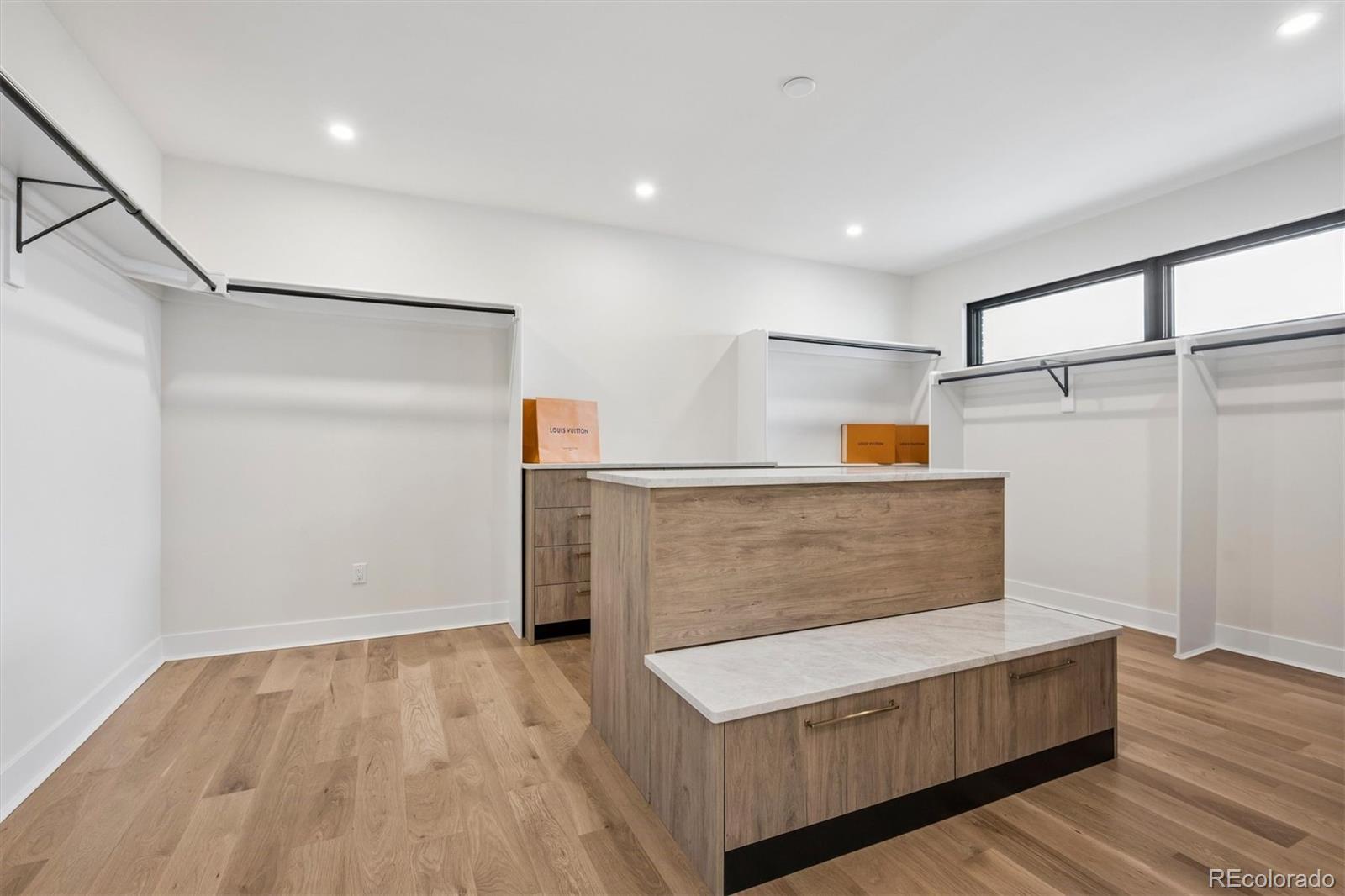 2821 E Cedar Avenue Unit: 12