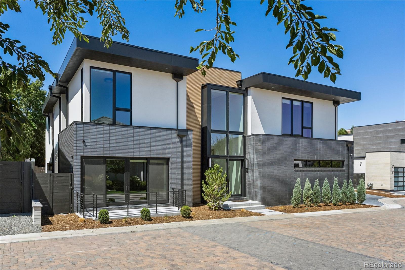 2821 E Cedar Avenue Unit: 12