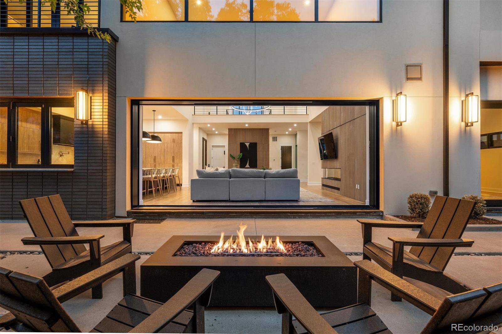 2821 E Cedar Avenue Unit: 12