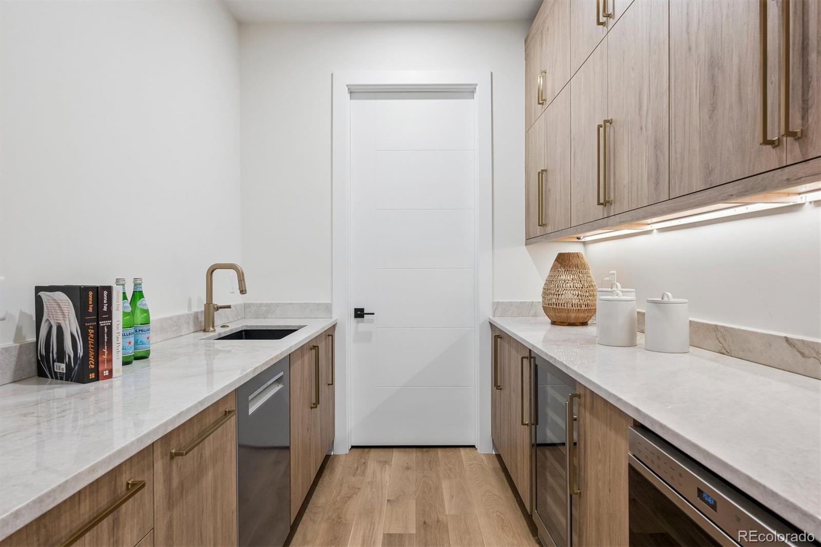 2821 E Cedar Avenue Unit: 12